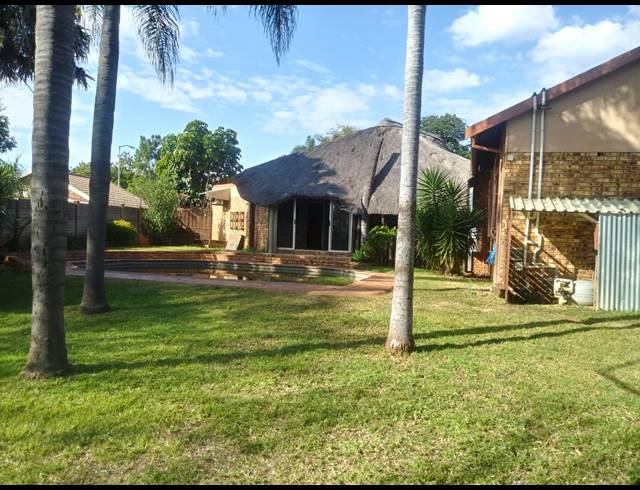 4 BEDROOM HOUSE FOR SALE IN THERESAPARK